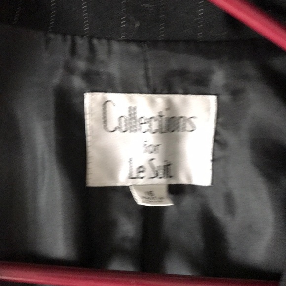 Suit - Picture 4 of 4